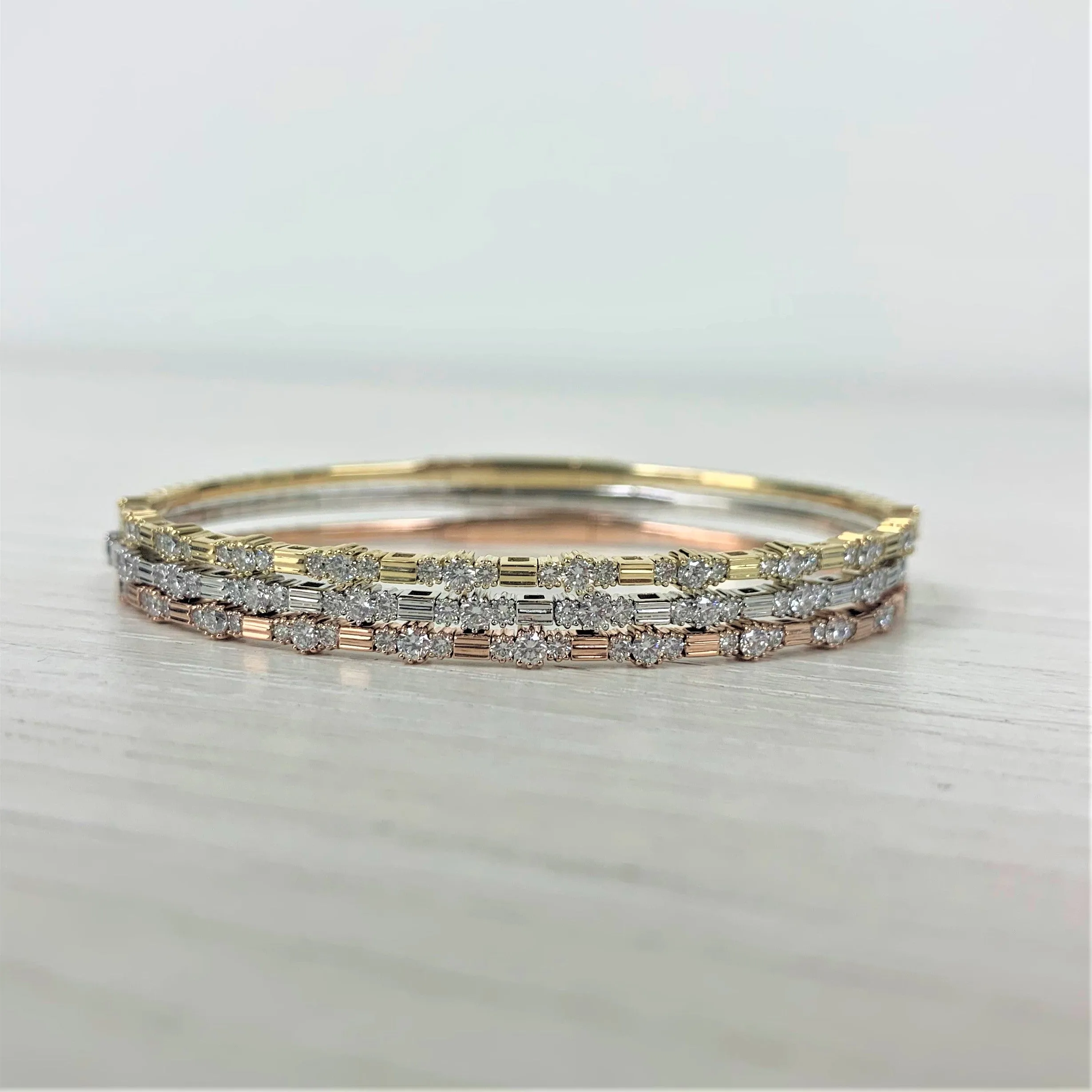 14k Gold & Diamond Flexible Bangle - 0.76ct