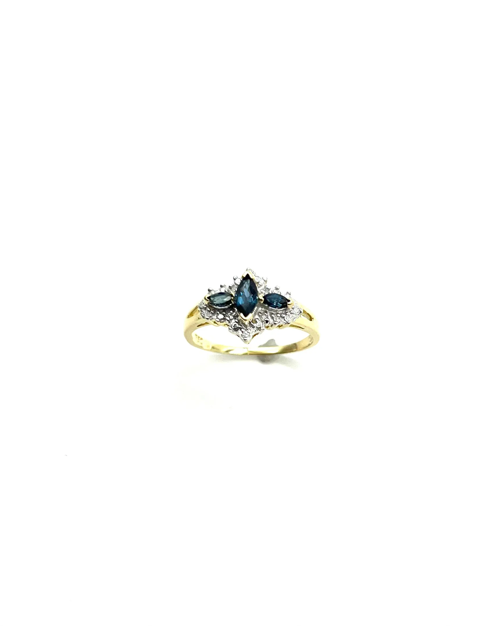 18k Yellow Gold Sapphire and Diamond Ring