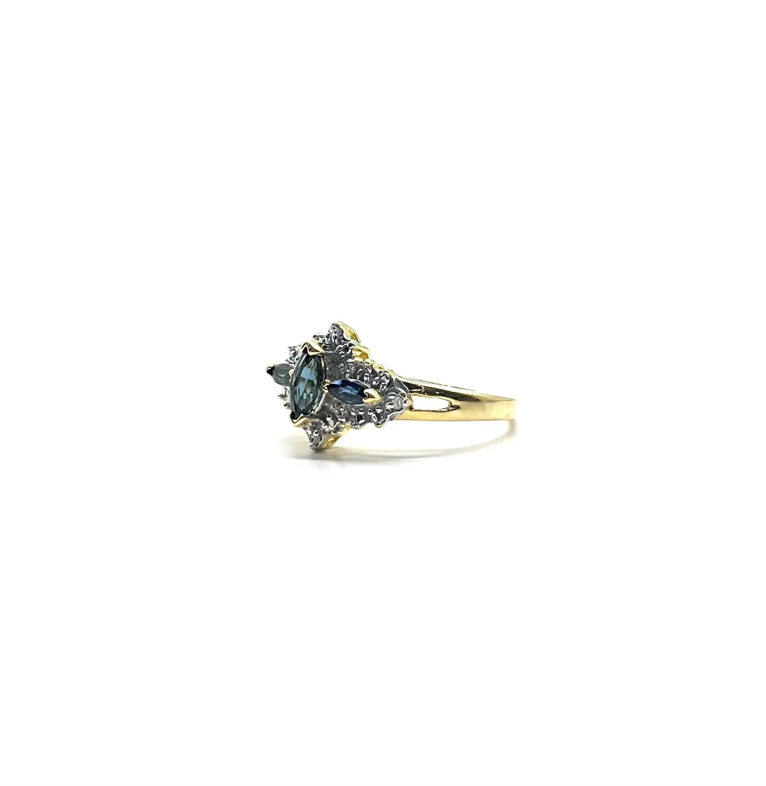 18k Yellow Gold Sapphire and Diamond Ring