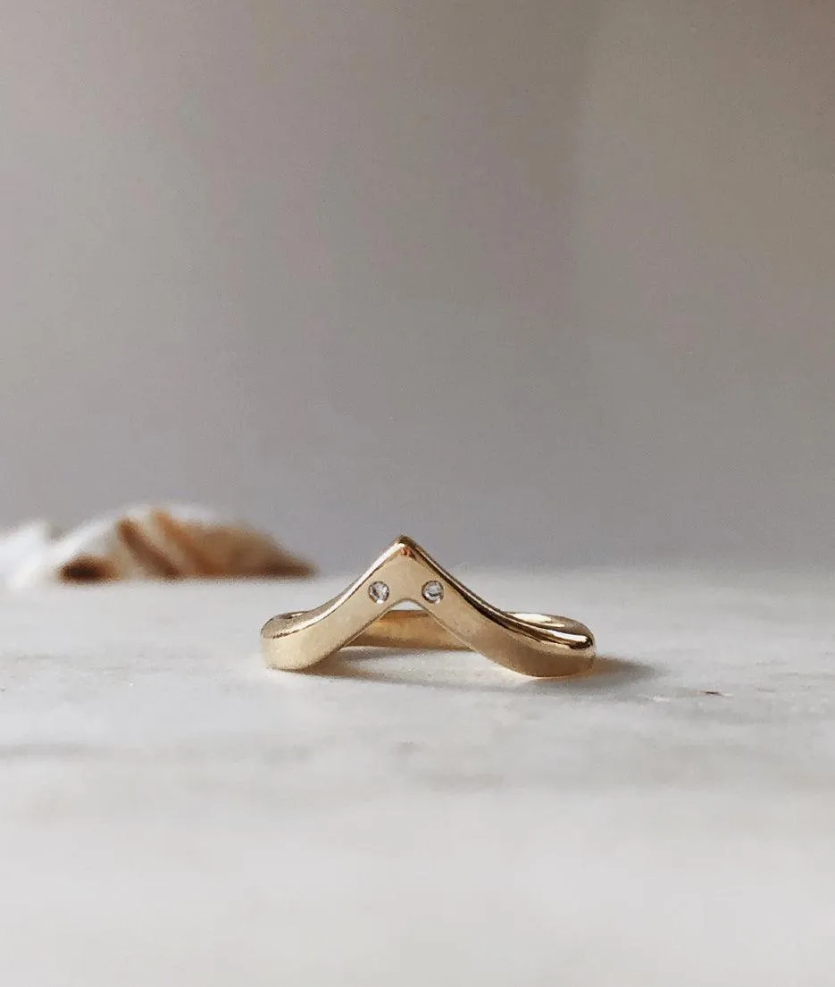 Crest ring