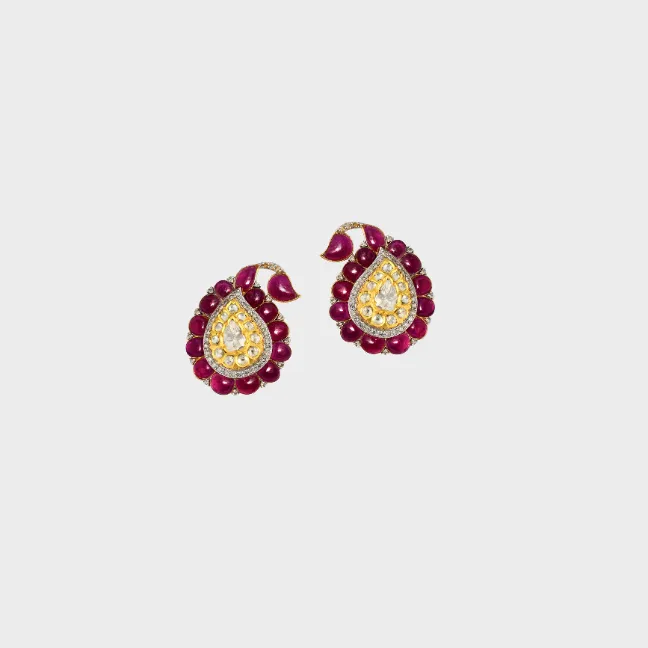 Discover the perfect fusion of elegance and luxury with our exquisite tops, featuring uncut diamonds, brilliant diamond rounds, and vibrant ruby cabs.(KME2238)