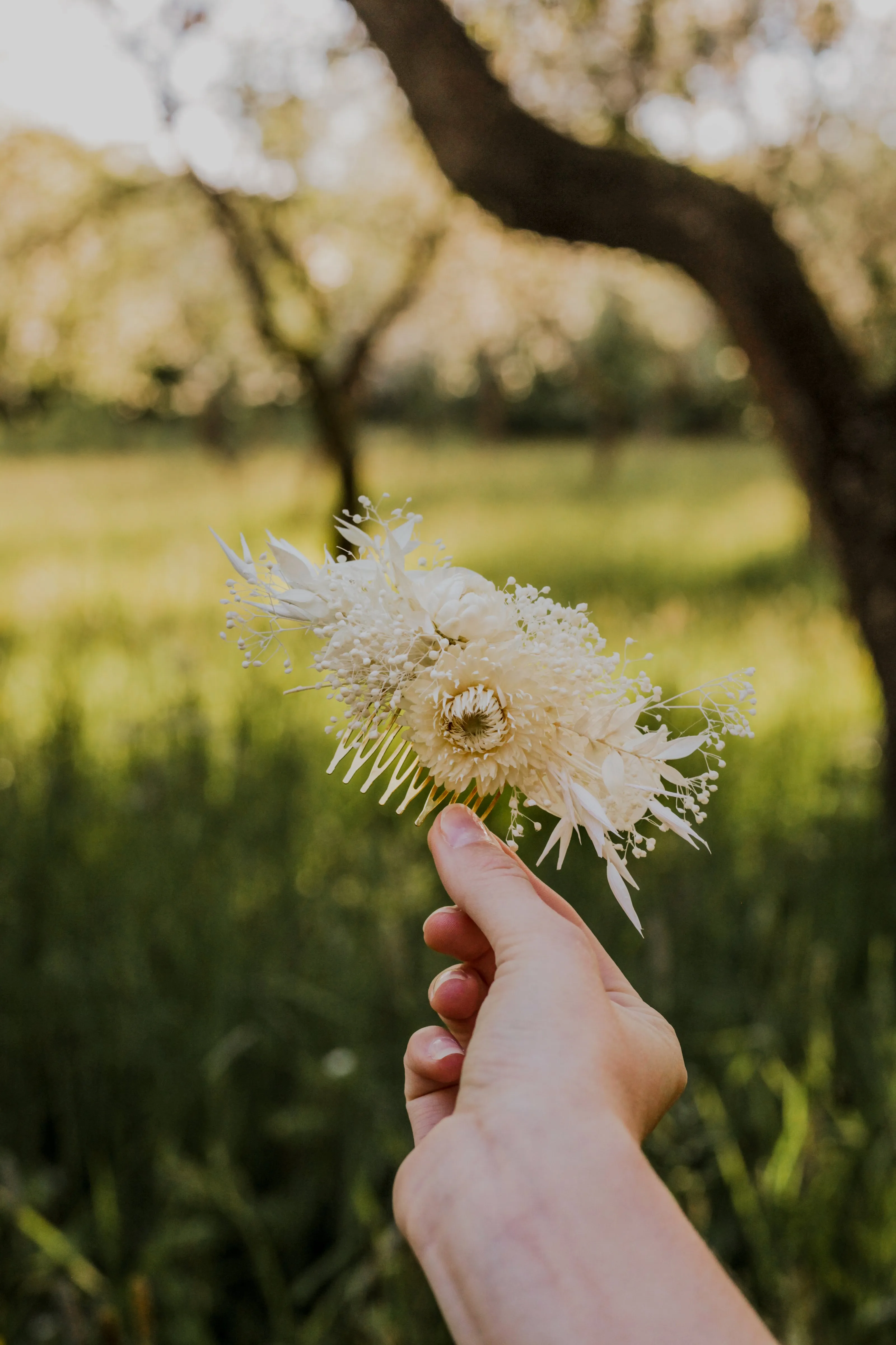 Dried flower hair comb Ivory bridal headpiece Bride Wedding hair comb Natural preserved hair comb Magaela Hair flowers Cream hair comb