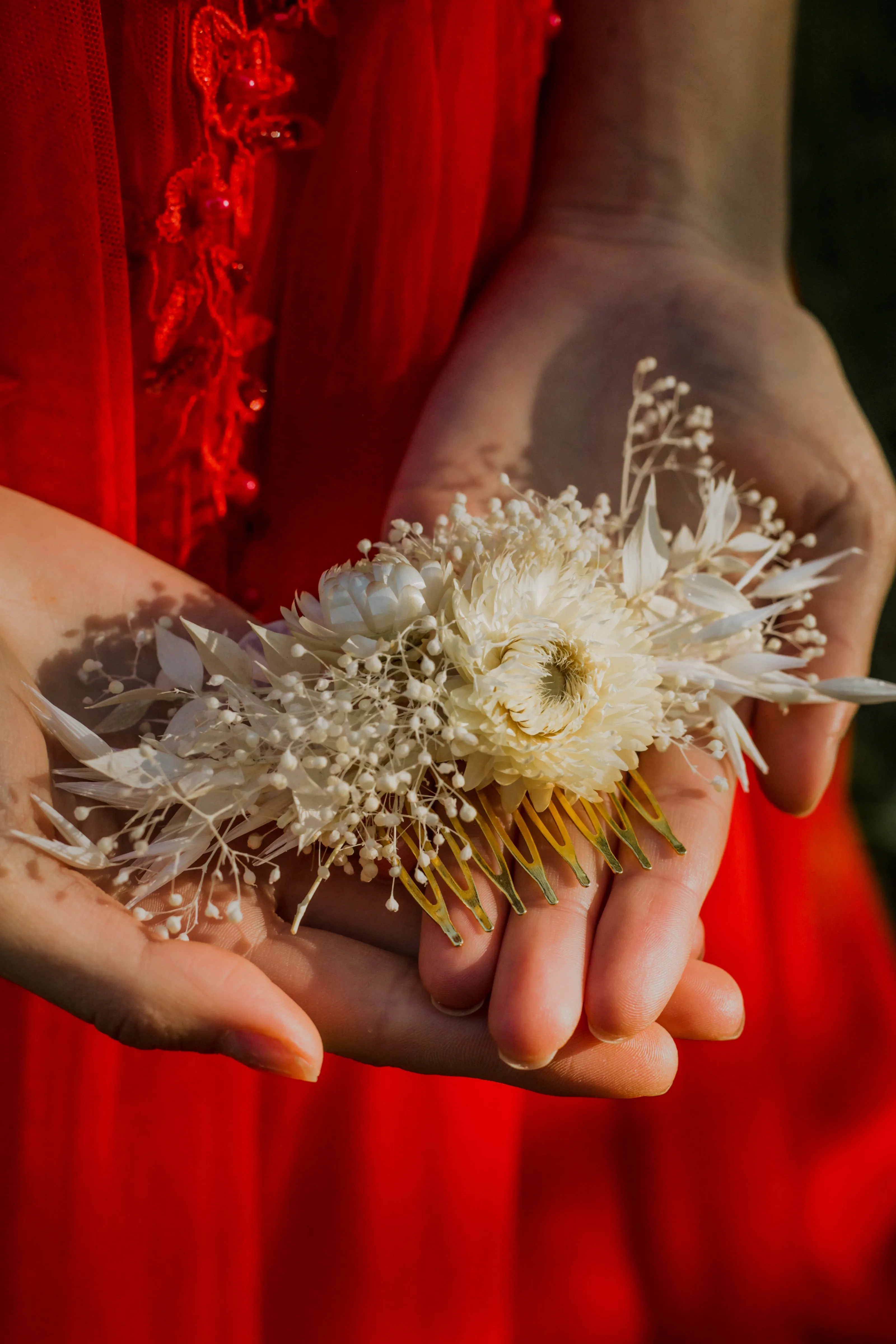 Dried flower hair comb Ivory bridal headpiece Bride Wedding hair comb Natural preserved hair comb Magaela Hair flowers Cream hair comb