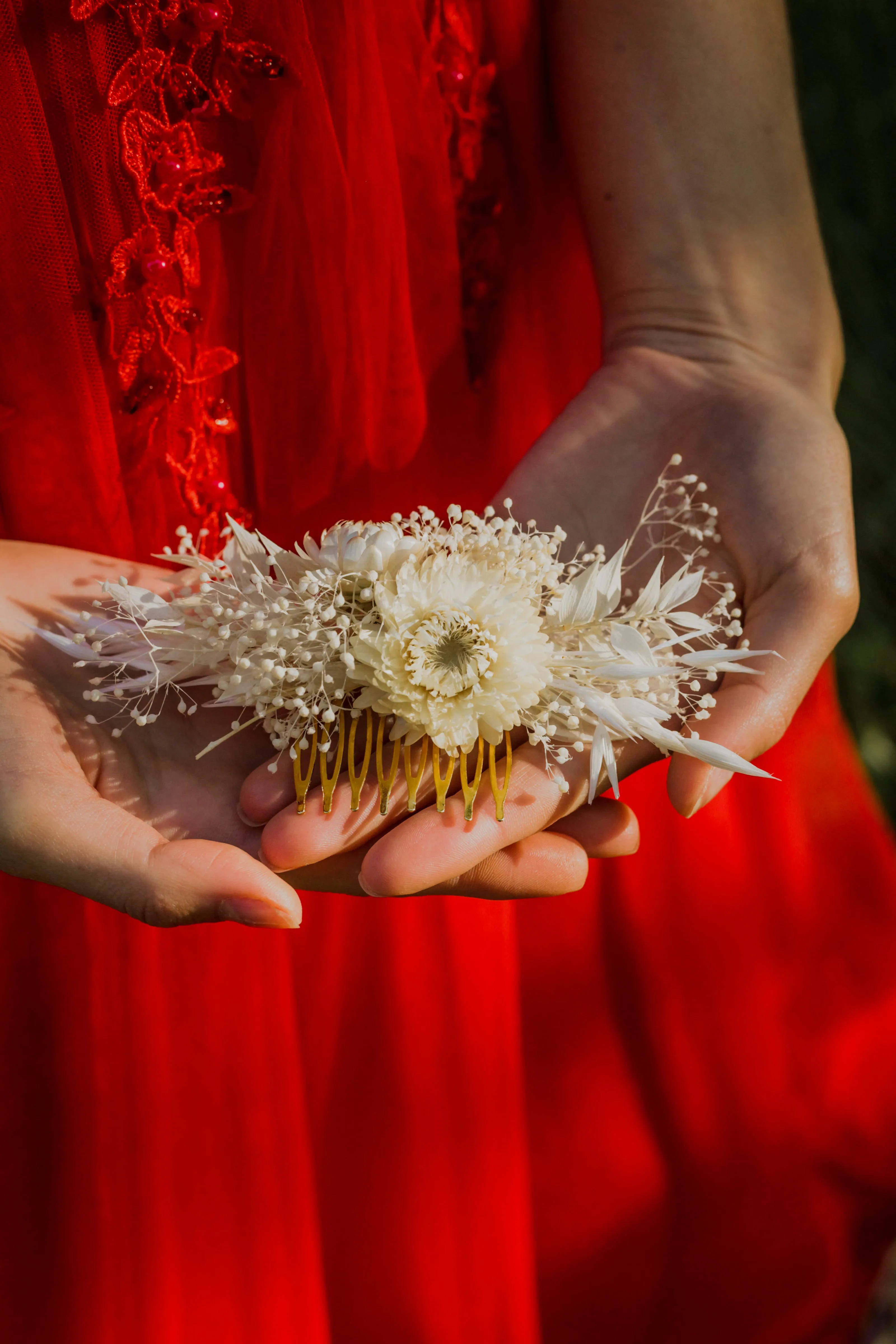 Dried flower hair comb Ivory bridal headpiece Bride Wedding hair comb Natural preserved hair comb Magaela Hair flowers Cream hair comb