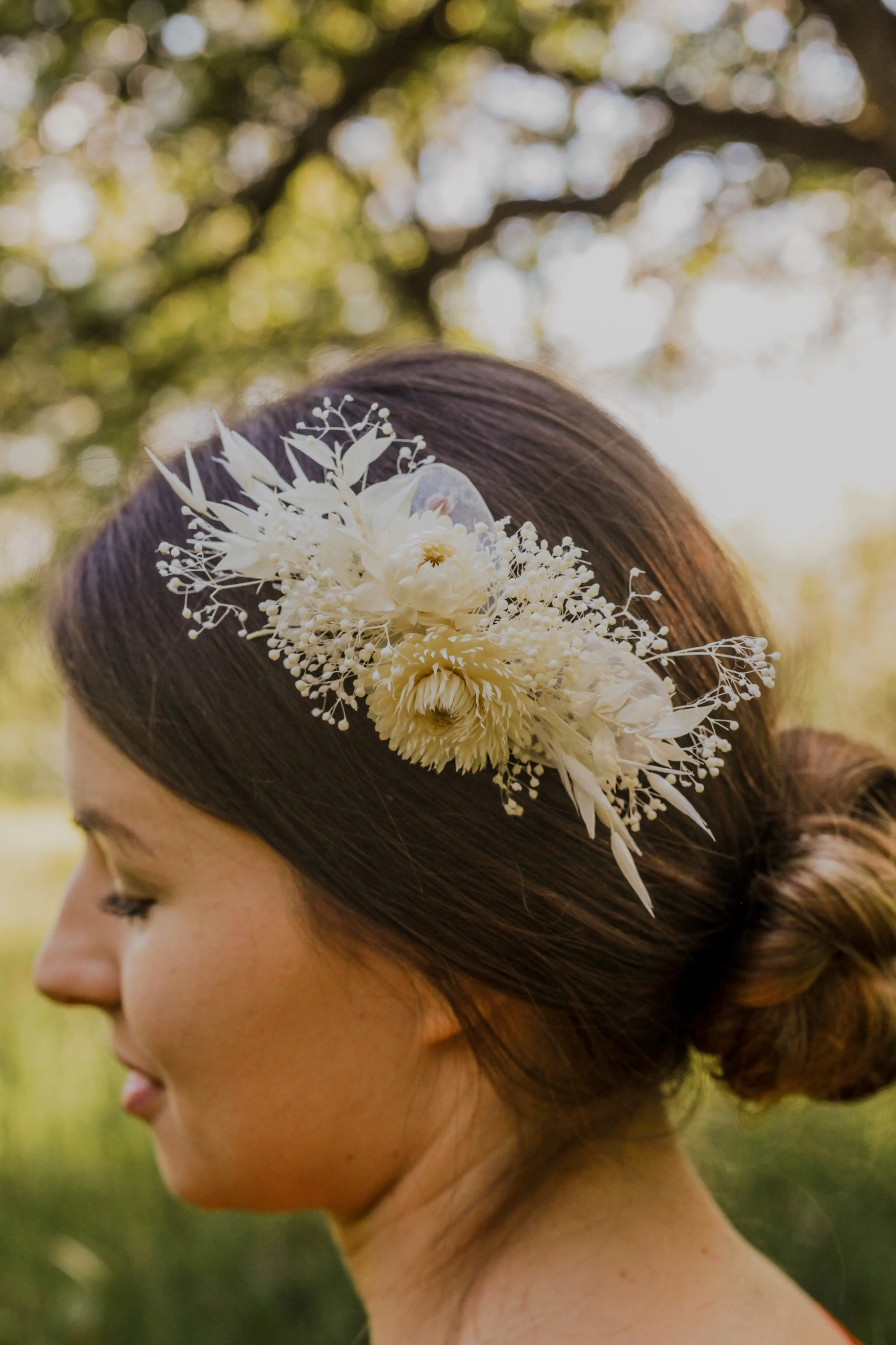 Dried flower hair comb Ivory bridal headpiece Bride Wedding hair comb Natural preserved hair comb Magaela Hair flowers Cream hair comb