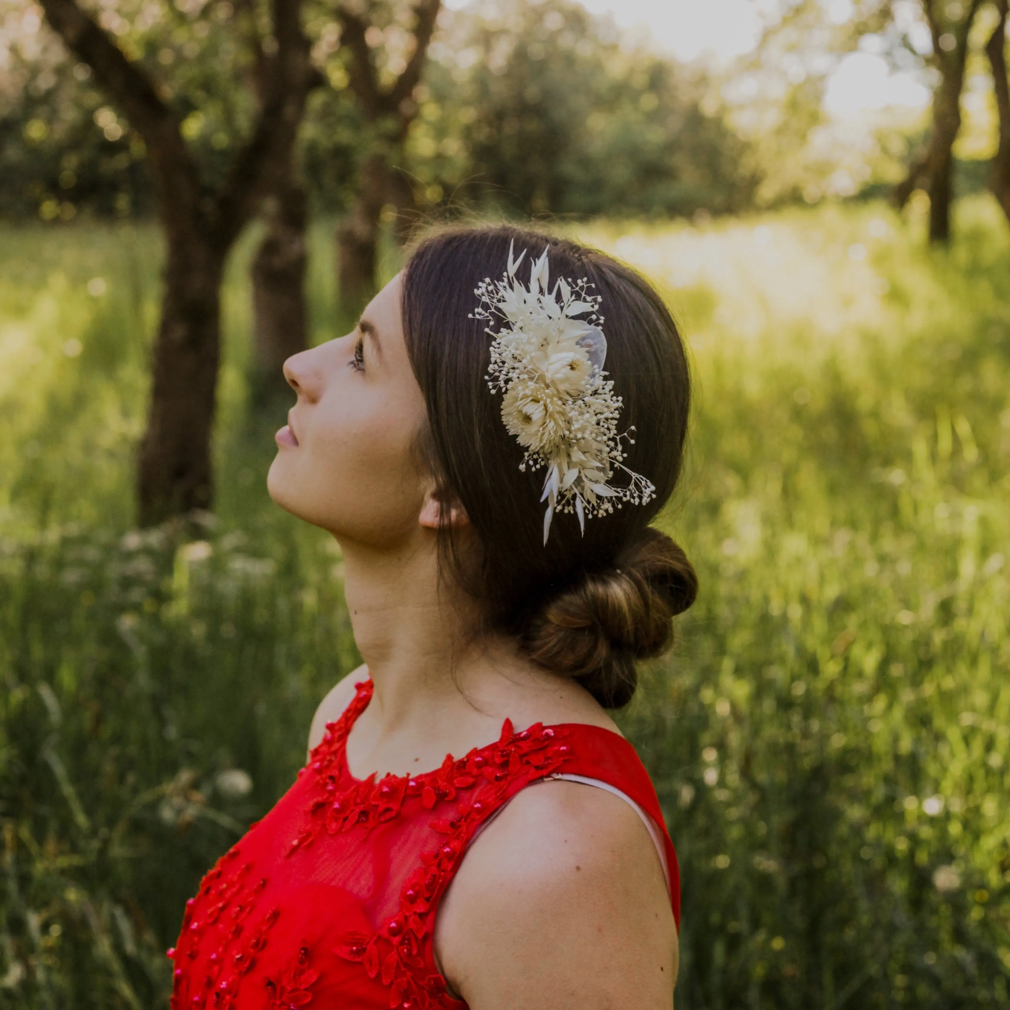 Dried flower hair comb Ivory bridal headpiece Bride Wedding hair comb Natural preserved hair comb Magaela Hair flowers Cream hair comb