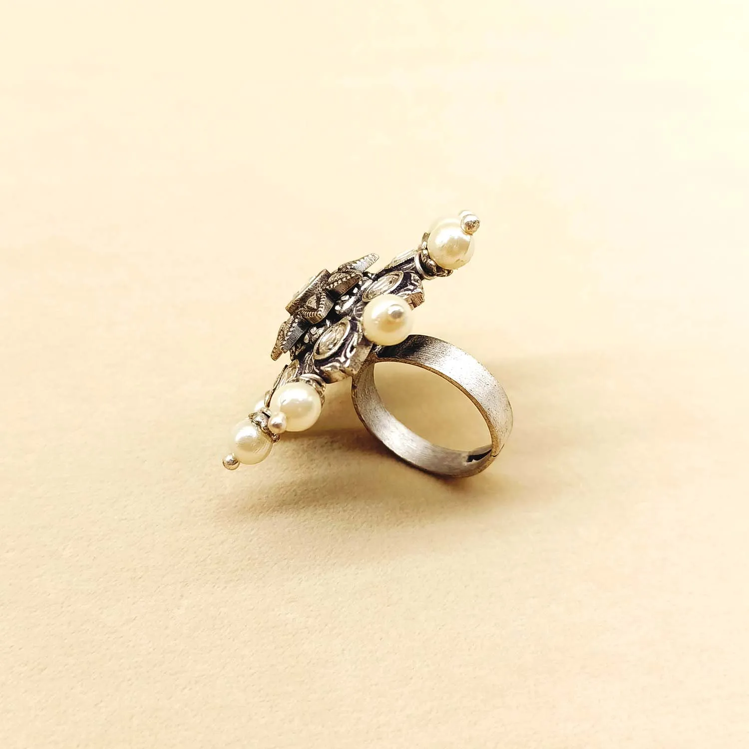 Qivii Pearl White Oxidized Ring