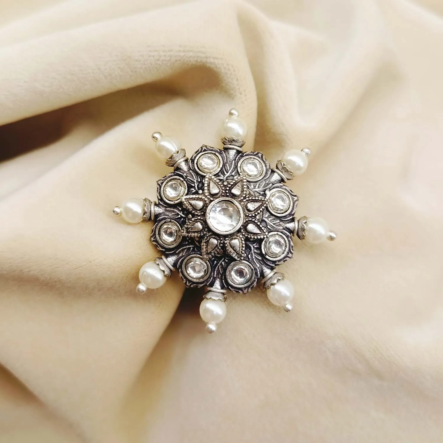 Qivii Pearl White Oxidized Ring