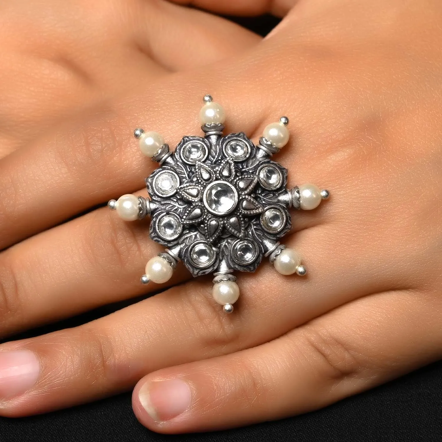 Qivii Pearl White Oxidized Ring