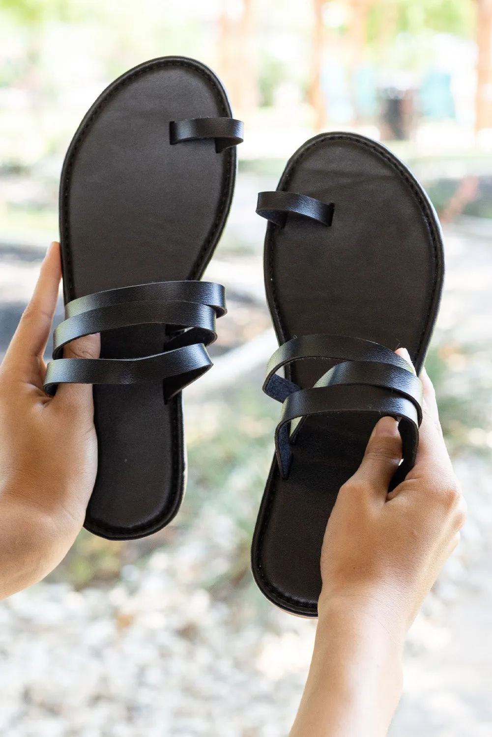 Toe Ring Strappy Flat Flat Slide Sandals